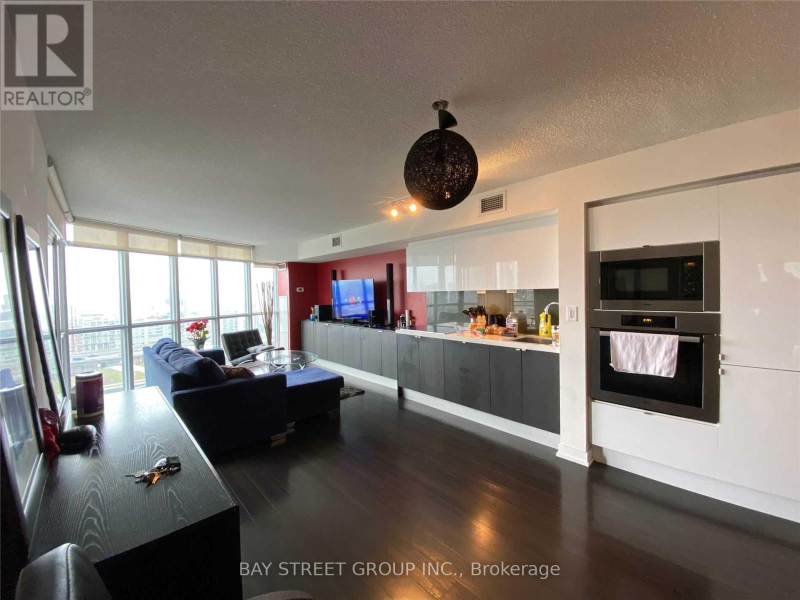 1606 - 21 Iceboat Terrace, Toronto, Ontario  M5V 4A9 - Photo 5 - C12655338