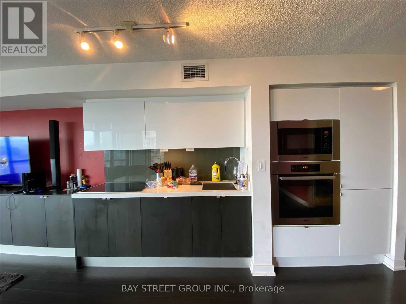 1606 - 21 Iceboat Terrace, Toronto, Ontario  M5V 4A9 - Photo 6 - C12655338