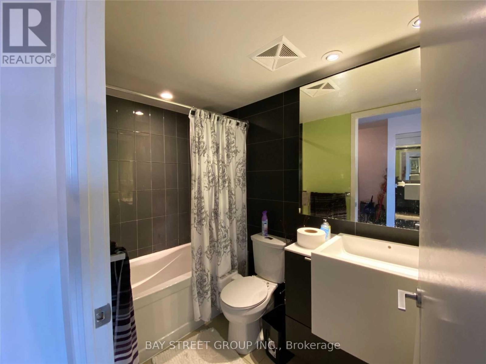 1606 - 21 Iceboat Terrace, Toronto, Ontario  M5V 4A9 - Photo 8 - C12655338