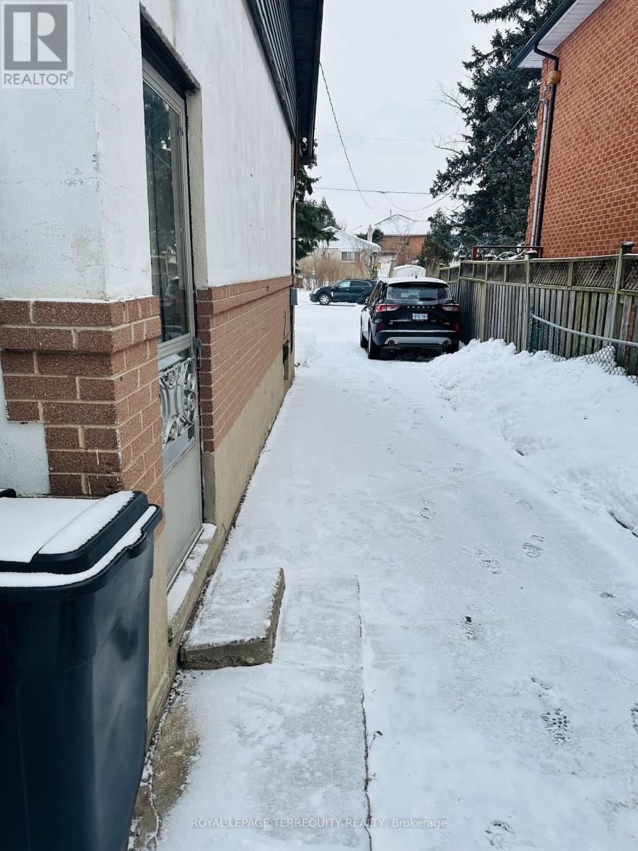 108 Castle Hill Drive, Toronto, Ontario  M1T 2Y7 - Photo 3 - E12709454