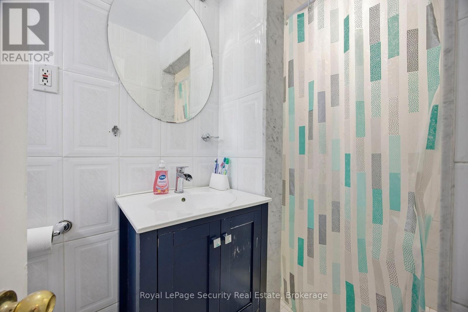 27 Belleglade Court, Toronto, Ontario  M9M 2W3 - Photo 14 - W12699750