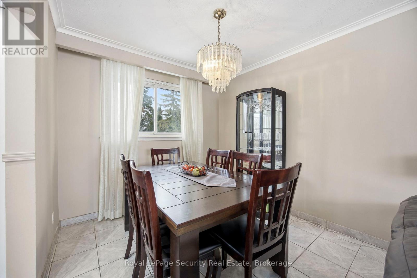 27 Belleglade Court, Toronto, Ontario  M9M 2W3 - Photo 7 - W12699750