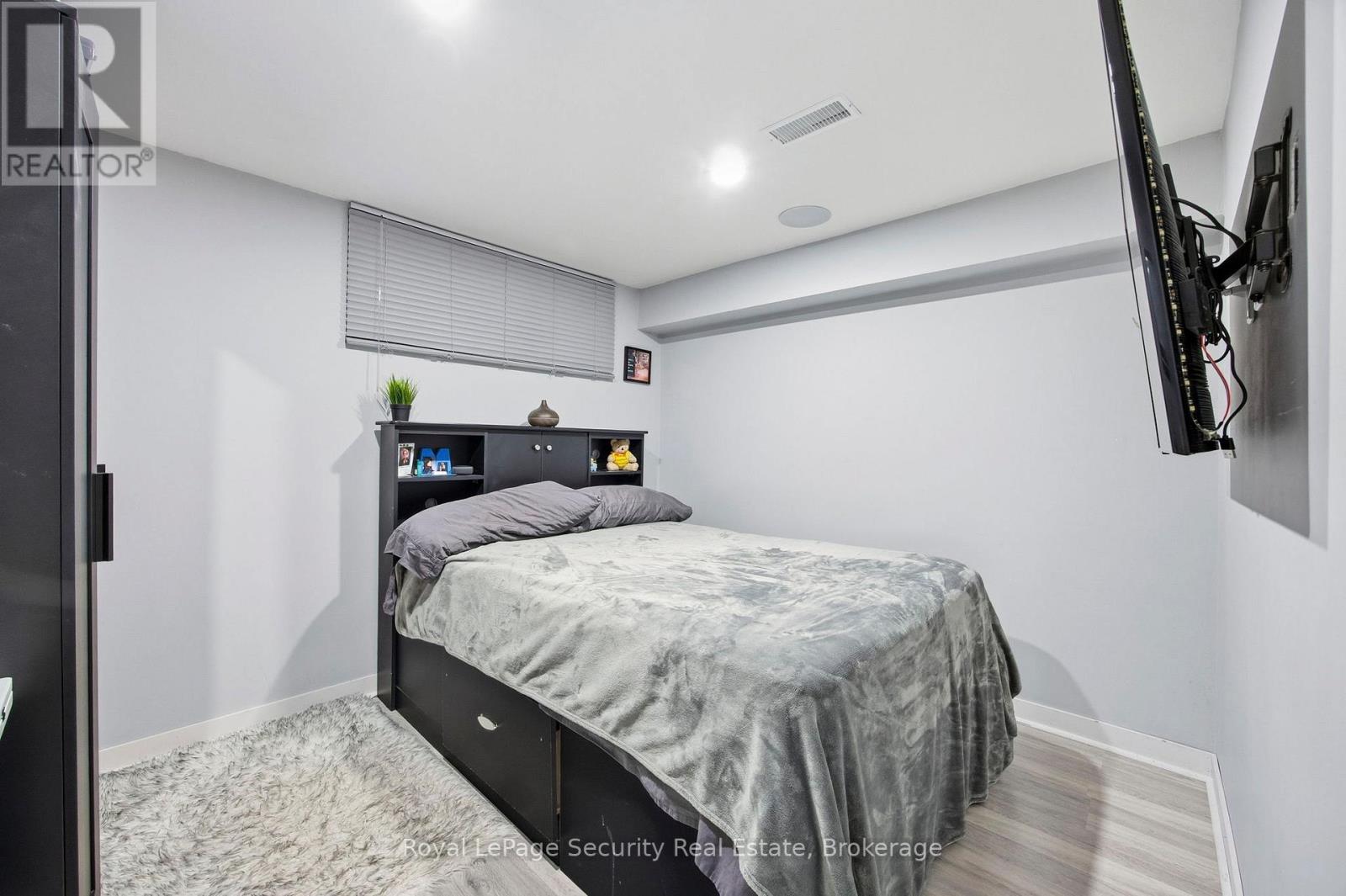 27 Belleglade Court, Toronto, Ontario  M9M 2W3 - Photo 18 - W12699750