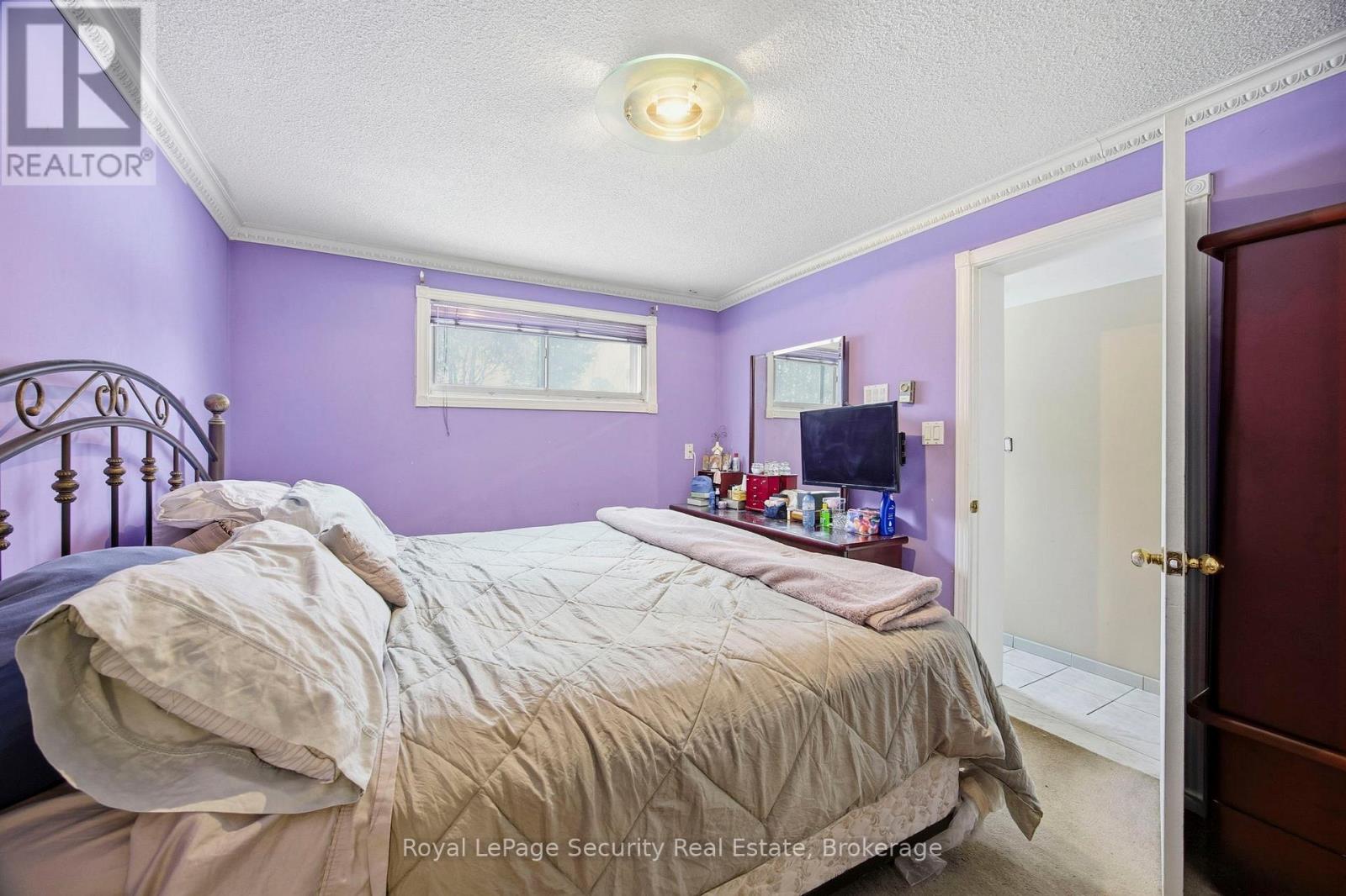 27 Belleglade Court, Toronto, Ontario  M9M 2W3 - Photo 13 - W12699750