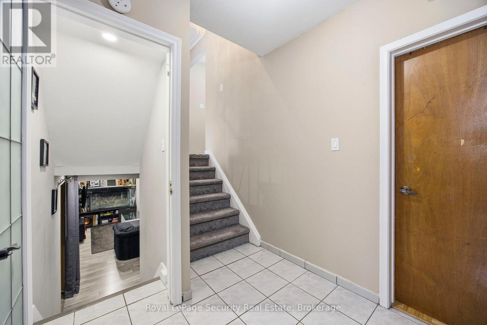 27 Belleglade Court, Toronto, Ontario  M9M 2W3 - Photo 15 - W12699750