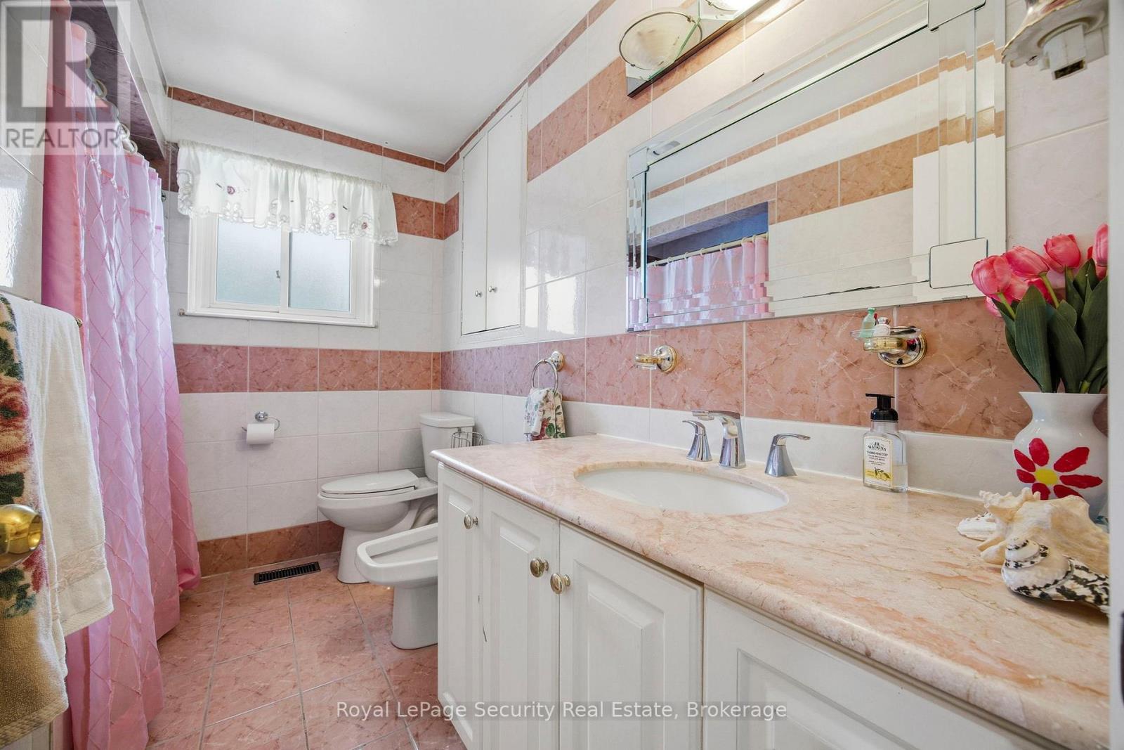 27 Belleglade Court, Toronto, Ontario  M9M 2W3 - Photo 10 - W12699750