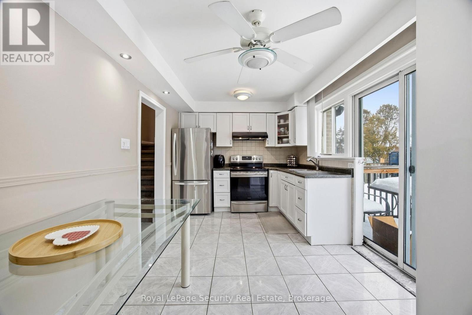 27 Belleglade Court, Toronto, Ontario  M9M 2W3 - Photo 9 - W12699750