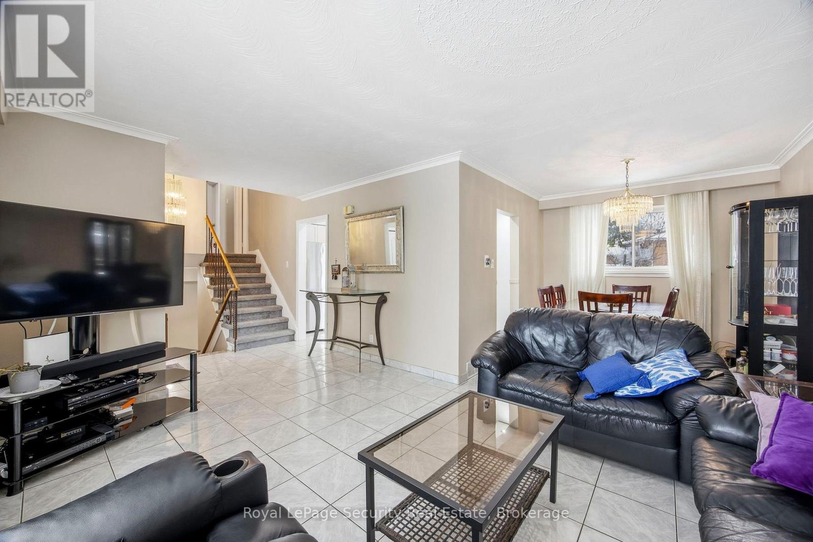 27 Belleglade Court, Toronto, Ontario  M9M 2W3 - Photo 6 - W12699750