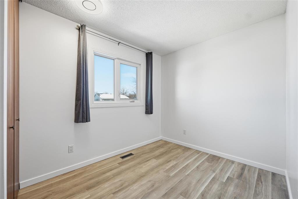 55 Manthorne Avenue, Winnipeg, Manitoba  R2G 2X7 - Photo 15 - 202601107