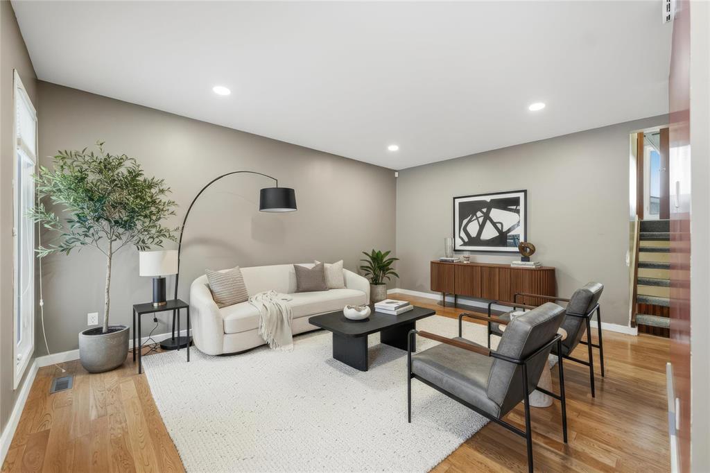 55 Manthorne Avenue, Winnipeg, Manitoba  R2G 2X7 - Photo 2 - 202601107