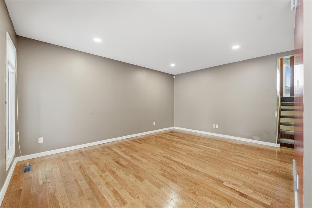 55 Manthorne Avenue, Winnipeg, Manitoba  R2G 2X7 - Photo 3 - 202601107