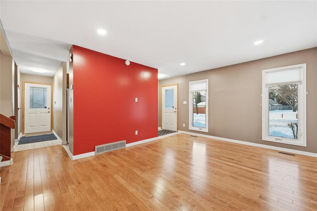 55 Manthorne Avenue, Winnipeg, Manitoba  R2G 2X7 - Photo 4 - 202601107