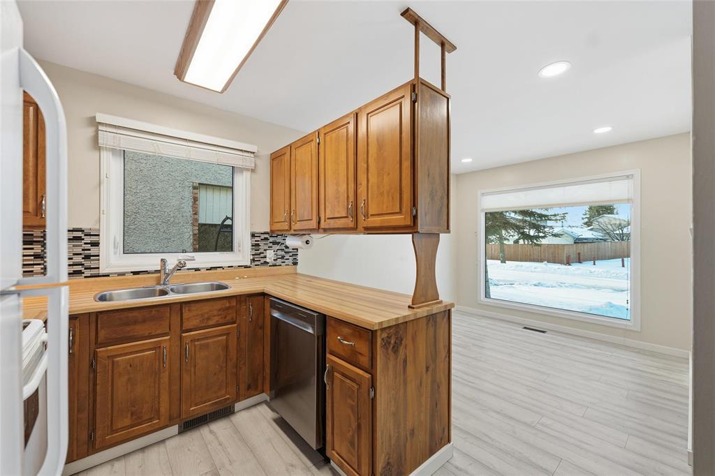 55 Manthorne Avenue, Winnipeg, Manitoba  R2G 2X7 - Photo 5 - 202601107