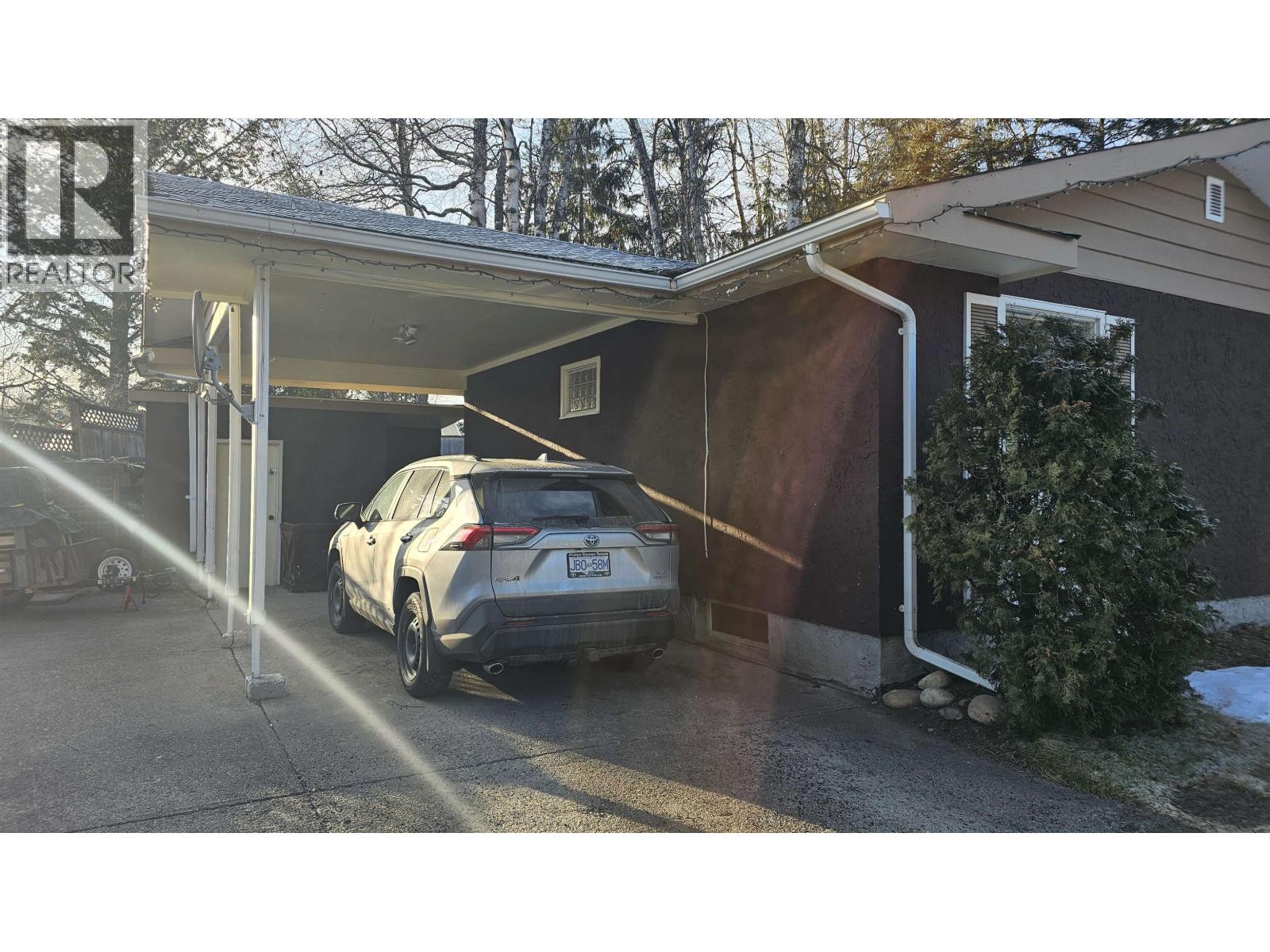 5225 York Place, Prince George, British Columbia  V2N 2A4 - Photo 3 - R3080521