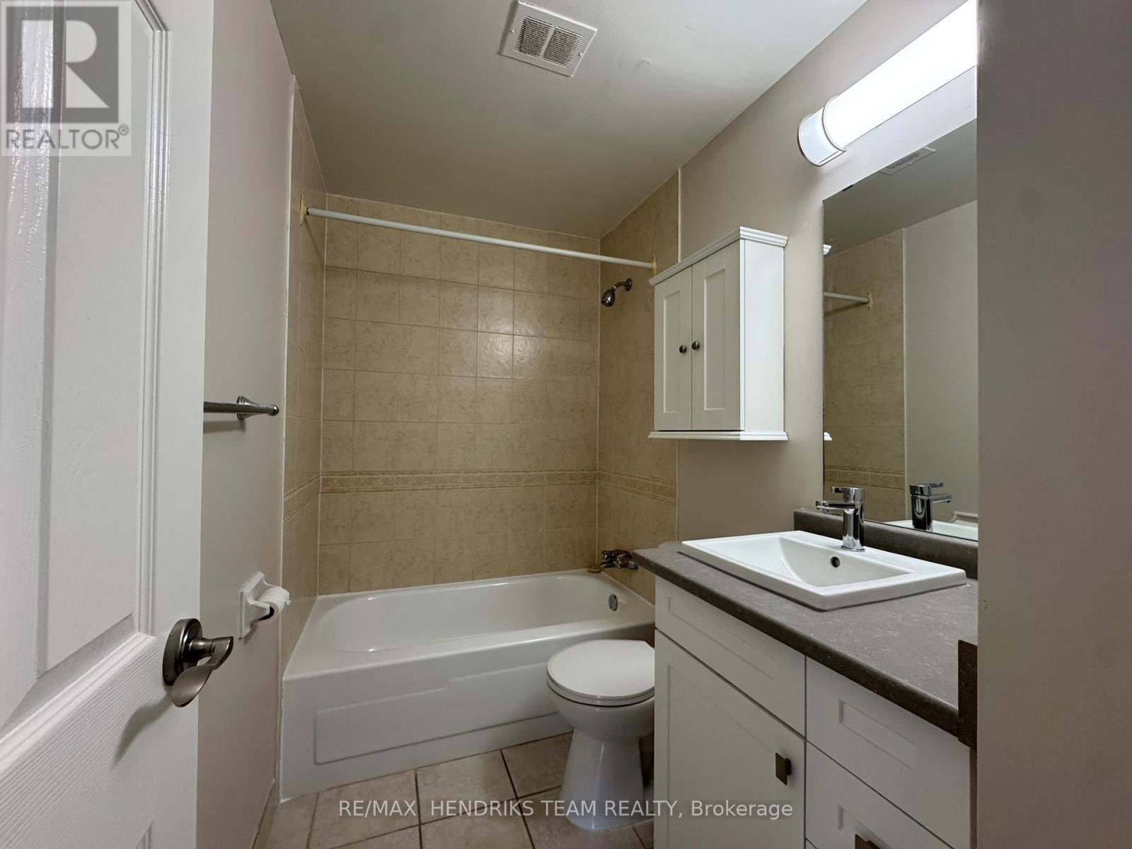 707 - 610 Lake Street, St. Catharines (Lakeport), Ontario  L2N 5T1 - Photo 11 - X12709530