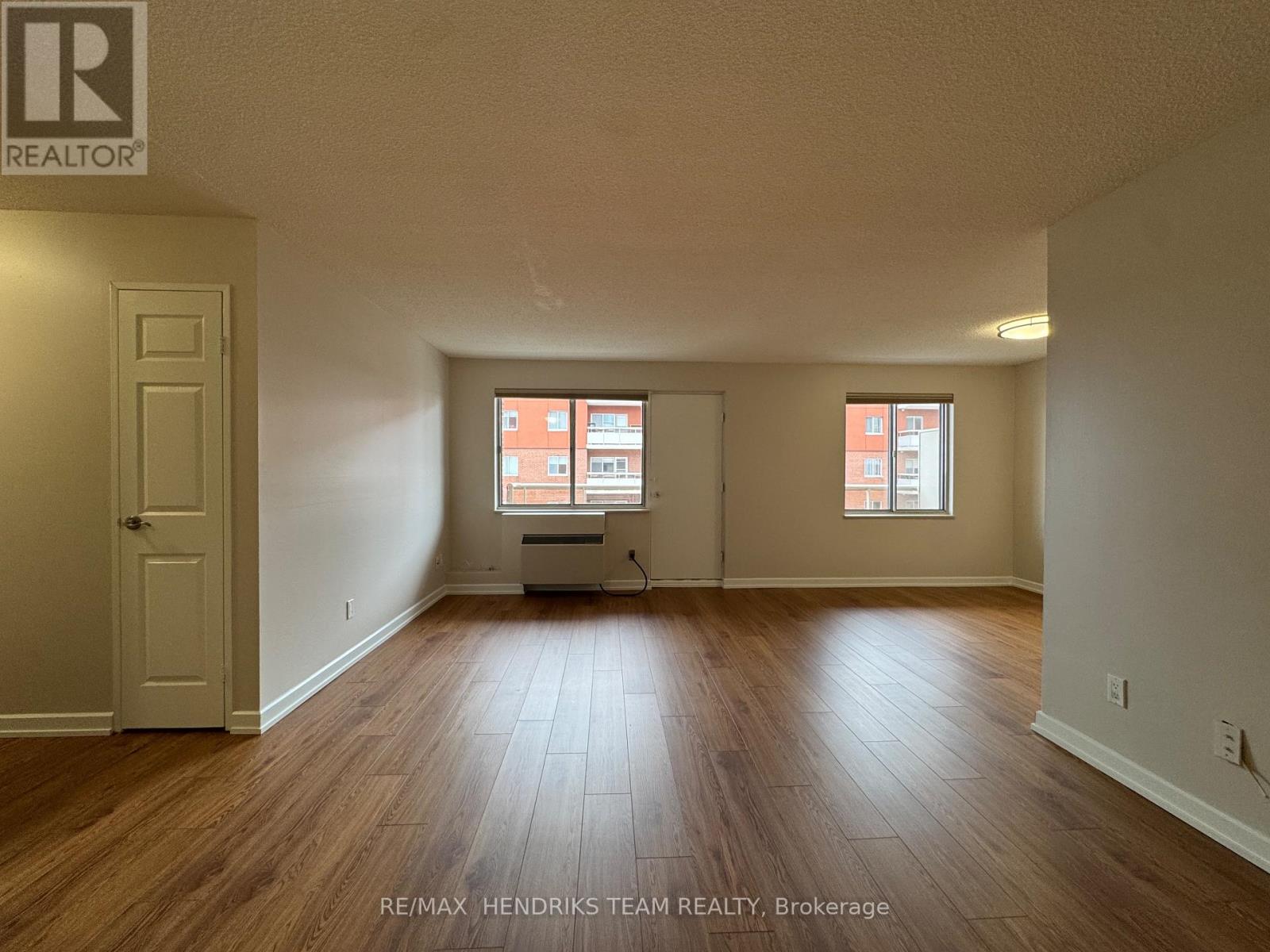 707 - 610 Lake Street, St. Catharines (Lakeport), Ontario  L2N 5T1 - Photo 5 - X12709530