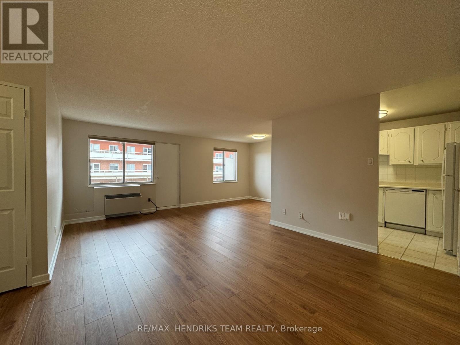 707 - 610 Lake Street, St. Catharines (Lakeport), Ontario  L2N 5T1 - Photo 6 - X12709530