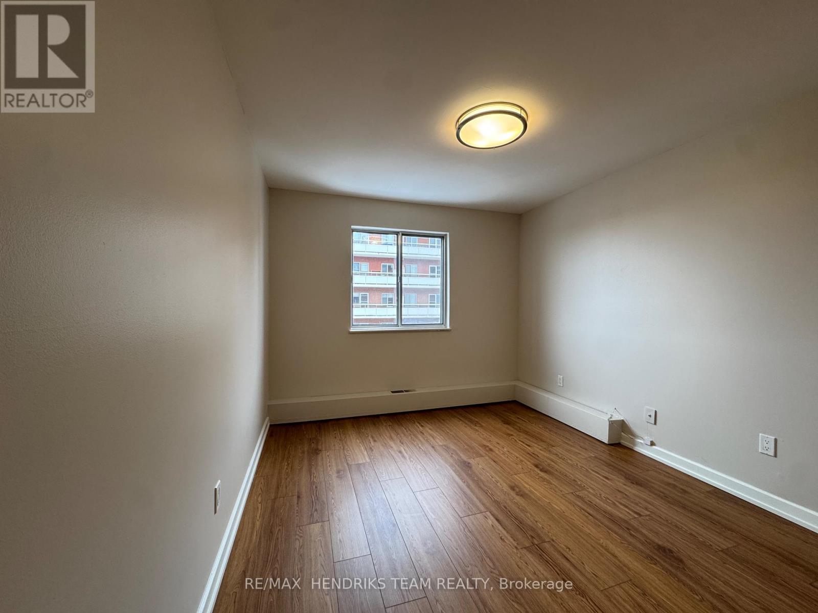 707 - 610 Lake Street, St. Catharines (Lakeport), Ontario  L2N 5T1 - Photo 7 - X12709530