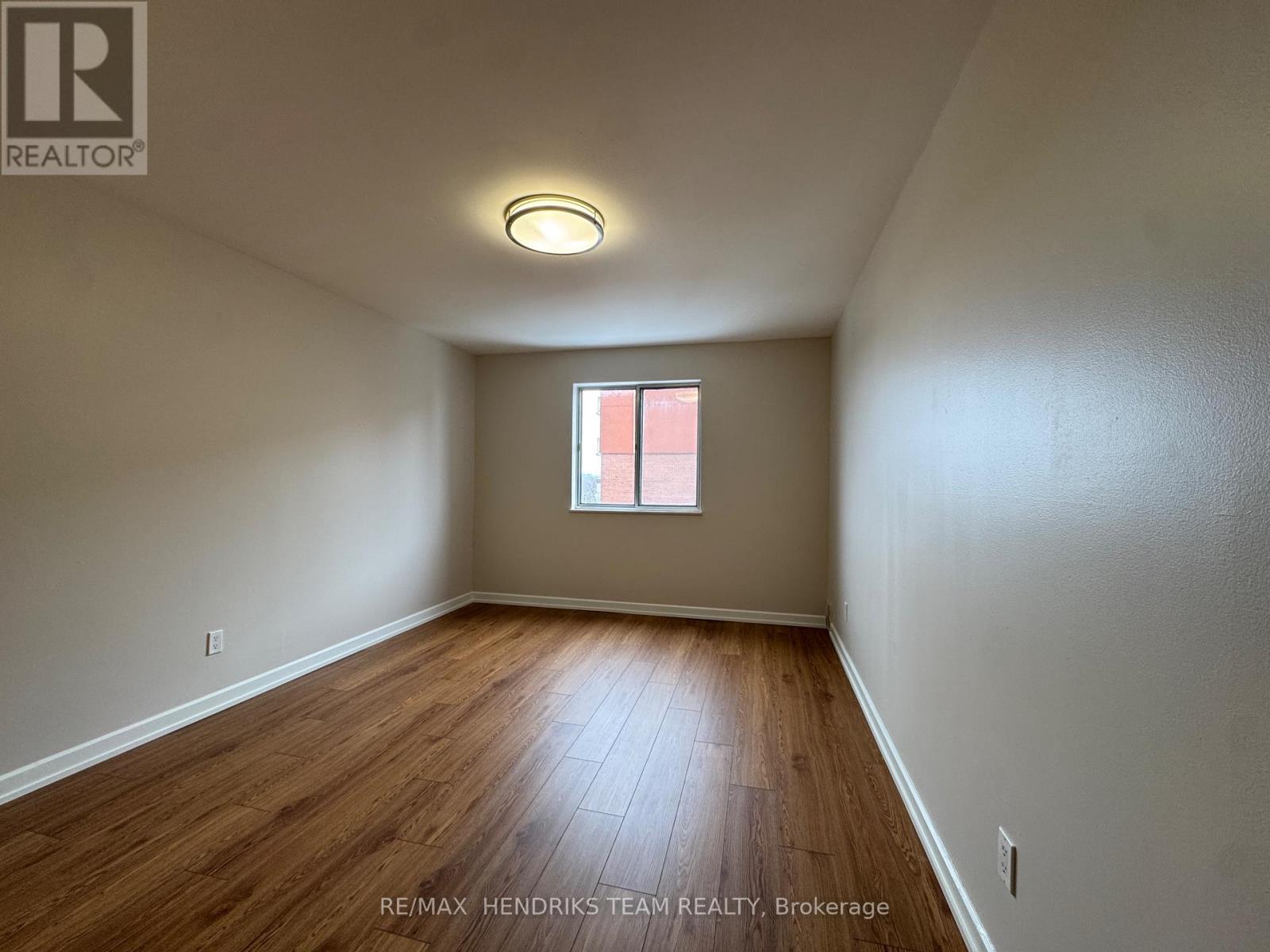 707 - 610 Lake Street, St. Catharines (Lakeport), Ontario  L2N 5T1 - Photo 9 - X12709530