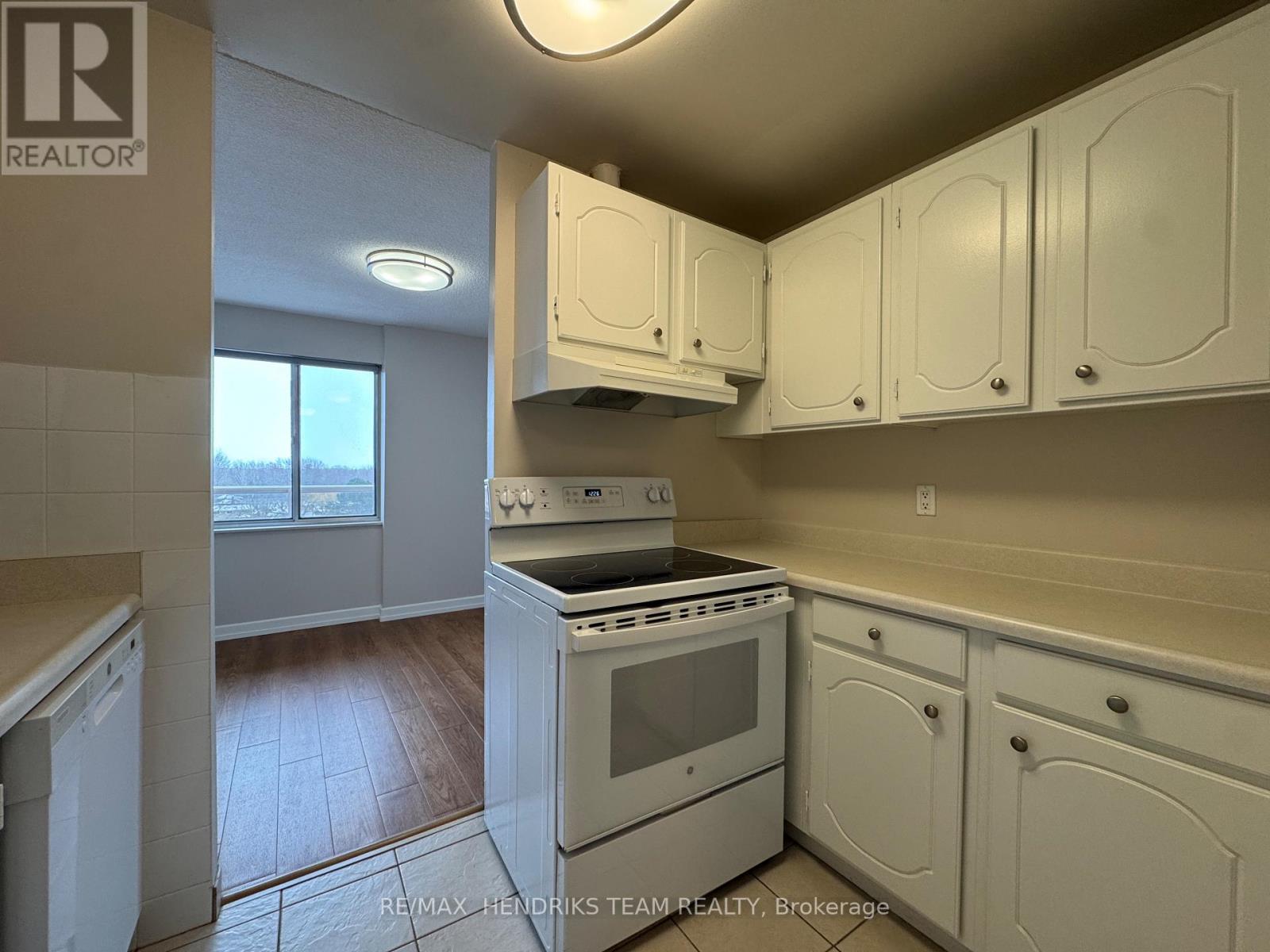 609 - 610 Lake Street, St. Catharines (Lakeport), Ontario  L2N 5T1 - Photo 3 - X12709532