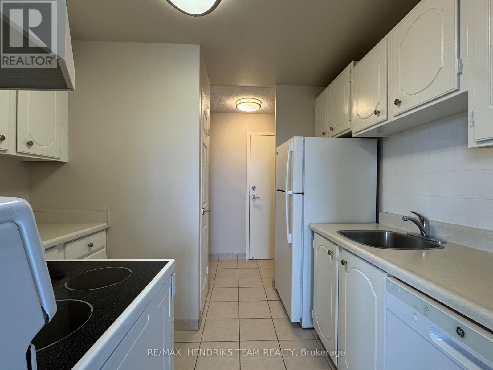 609 - 610 Lake Street, St. Catharines (Lakeport), Ontario  L2N 5T1 - Photo 5 - X12709532