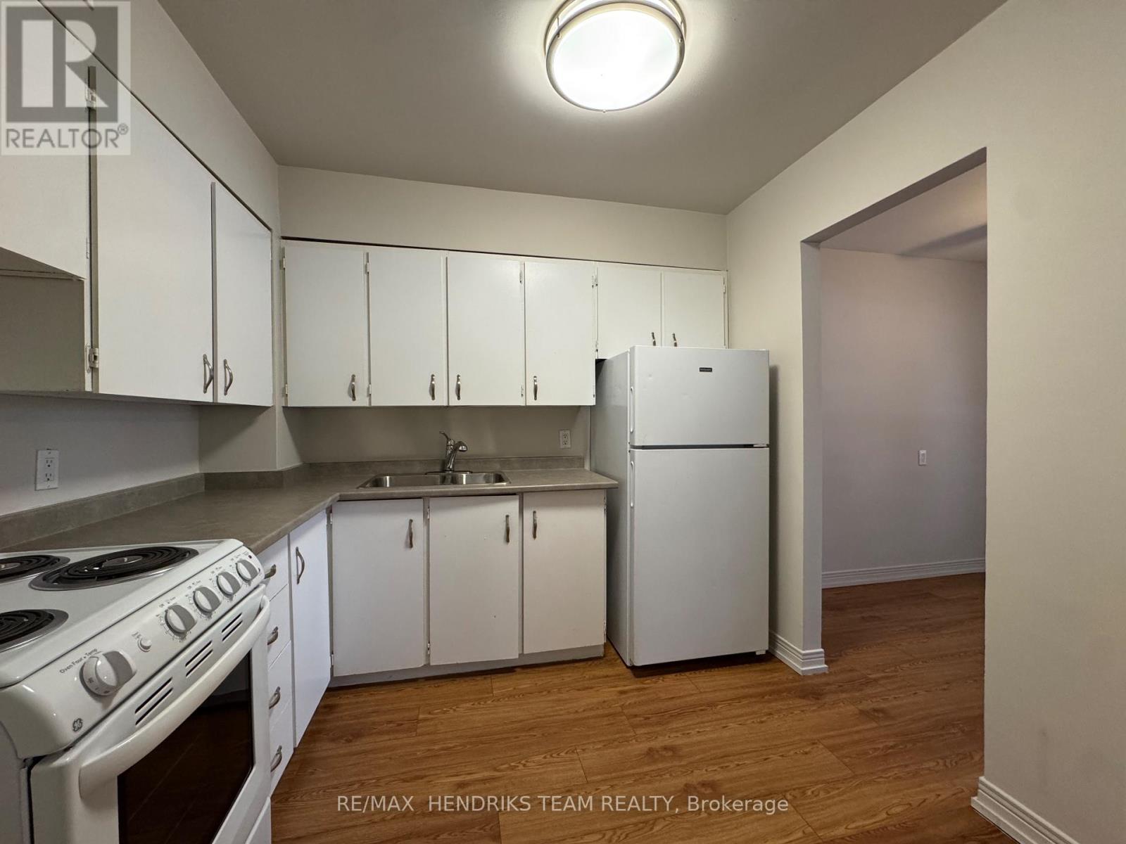 109 - 156 Fitch Street, Welland (Prince Charles), Ontario  L3C 4V6 - Photo 2 - X12709534