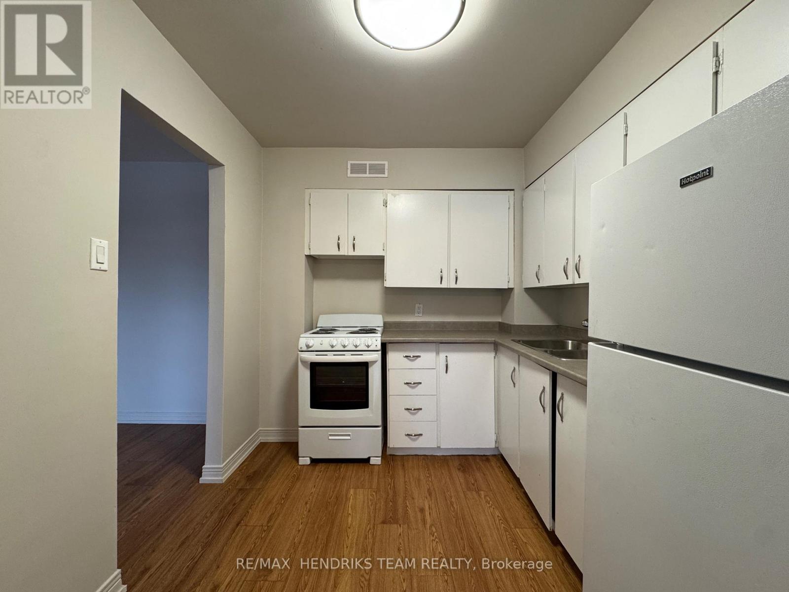 109 - 156 Fitch Street, Welland (Prince Charles), Ontario  L3C 4V6 - Photo 3 - X12709534