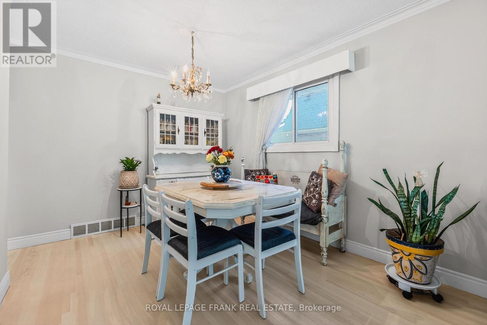 32 Melbourne Street E, Kawartha Lakes, Ontario  K9V 1X7 - Photo 12 - X12509228