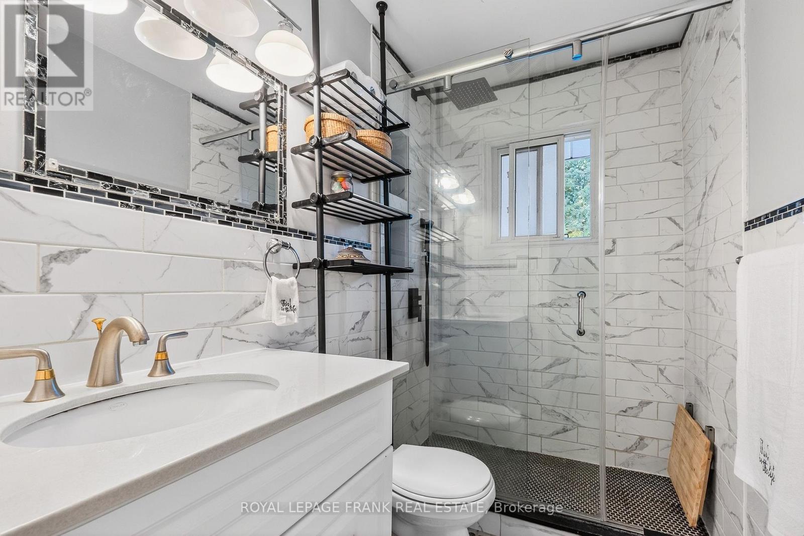 32 Melbourne Street E, Kawartha Lakes, Ontario  K9V 1X7 - Photo 17 - X12509228