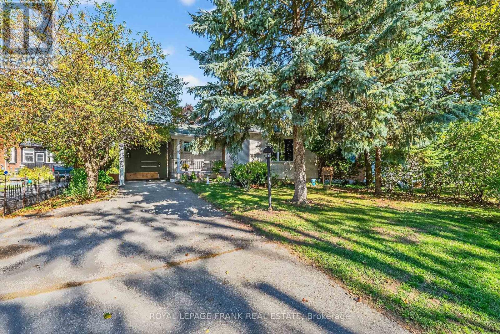 32 Melbourne Street E, Kawartha Lakes, Ontario  K9V 1X7 - Photo 2 - X12509228