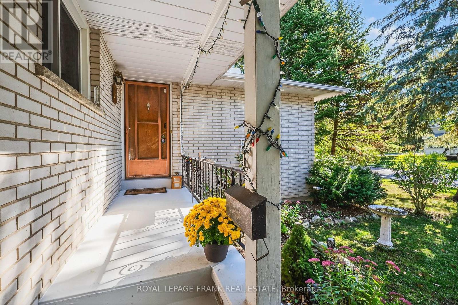 32 Melbourne Street E, Kawartha Lakes, Ontario  K9V 1X7 - Photo 5 - X12509228