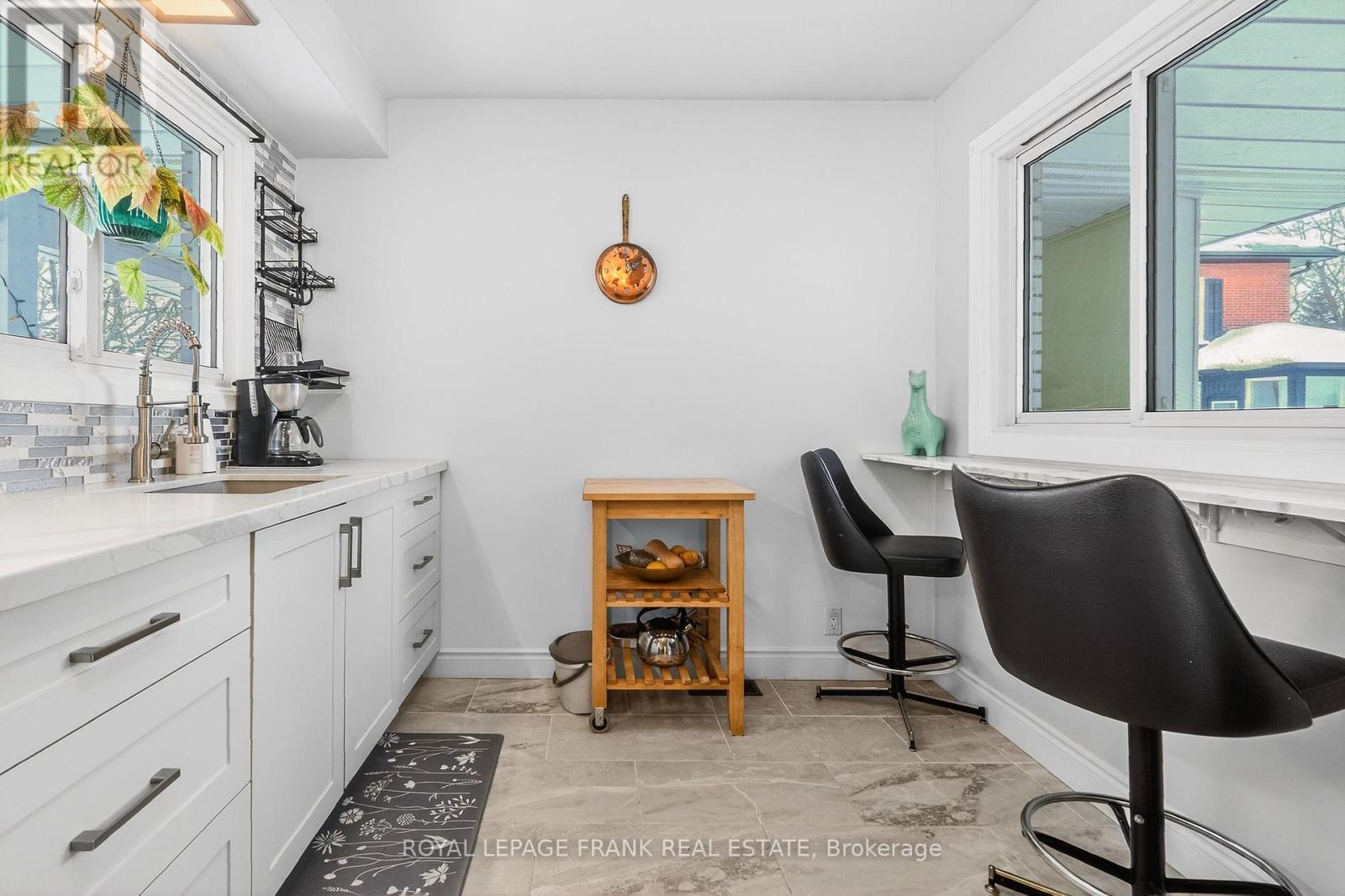 32 Melbourne Street E, Kawartha Lakes, Ontario  K9V 1X7 - Photo 7 - X12509228