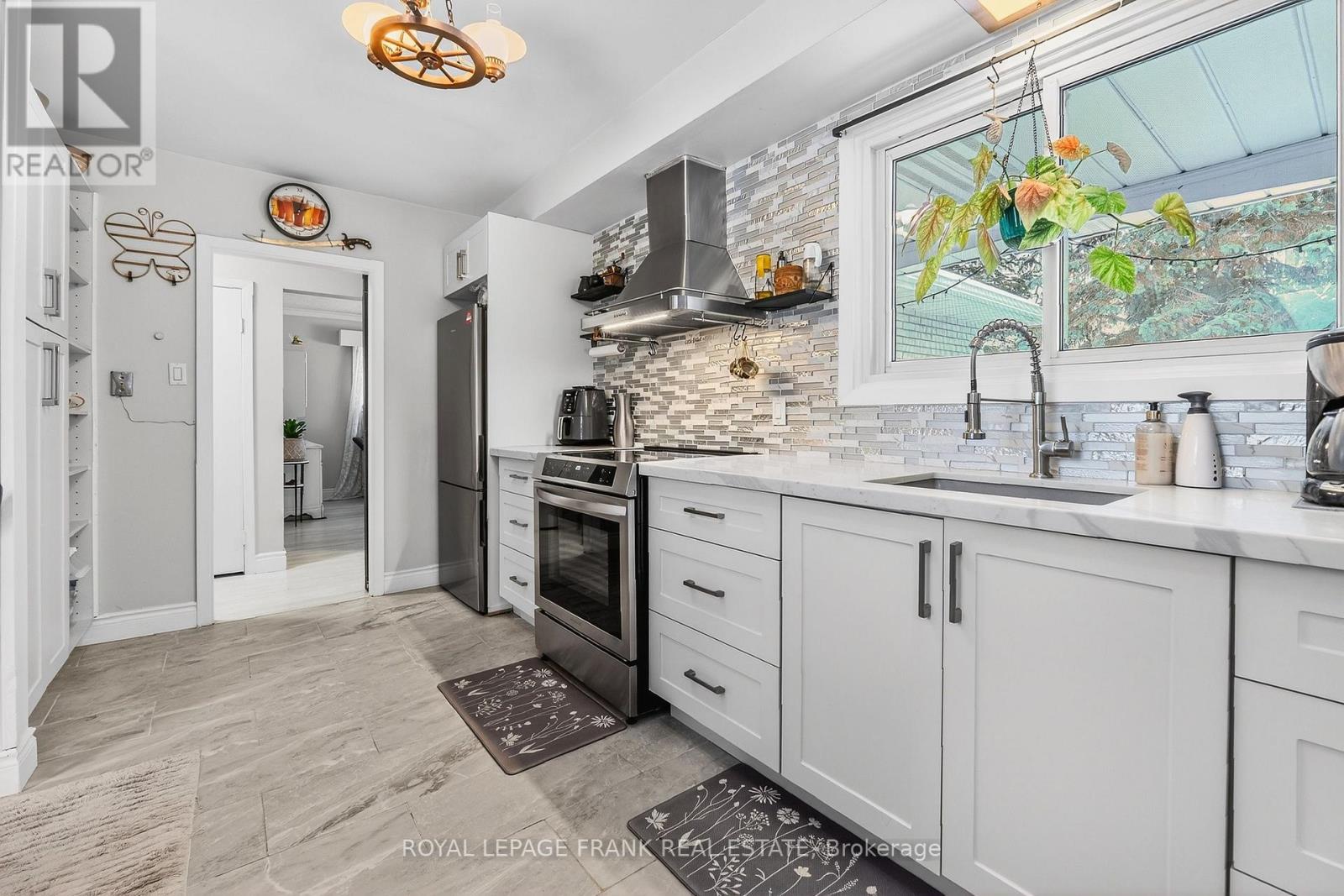 32 Melbourne Street E, Kawartha Lakes, Ontario  K9V 1X7 - Photo 8 - X12509228