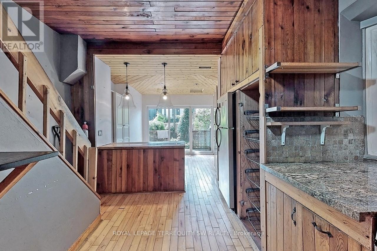 11 Olive Avenue, Toronto, Ontario  M6G 1T7 - Photo 13 - C12709528