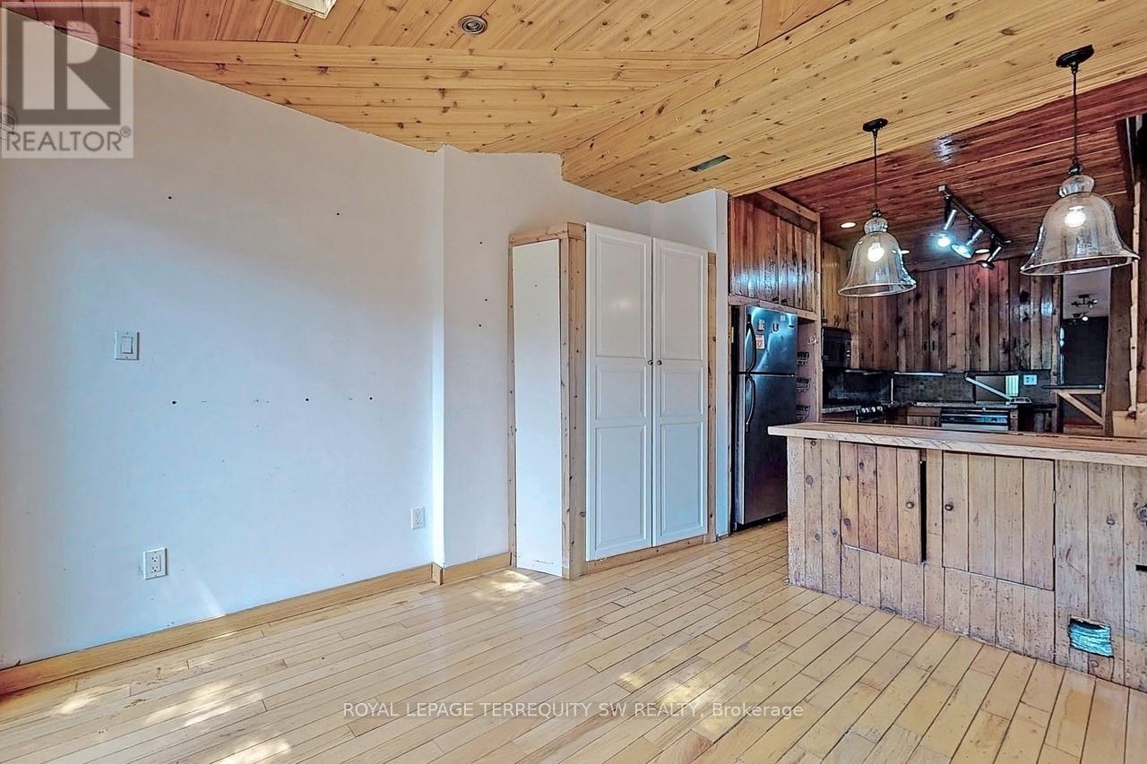 11 Olive Avenue, Toronto, Ontario  M6G 1T7 - Photo 16 - C12709528