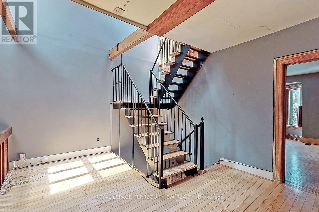 11 Olive Avenue, Toronto, Ontario  M6G 1T7 - Photo 19 - C12709528