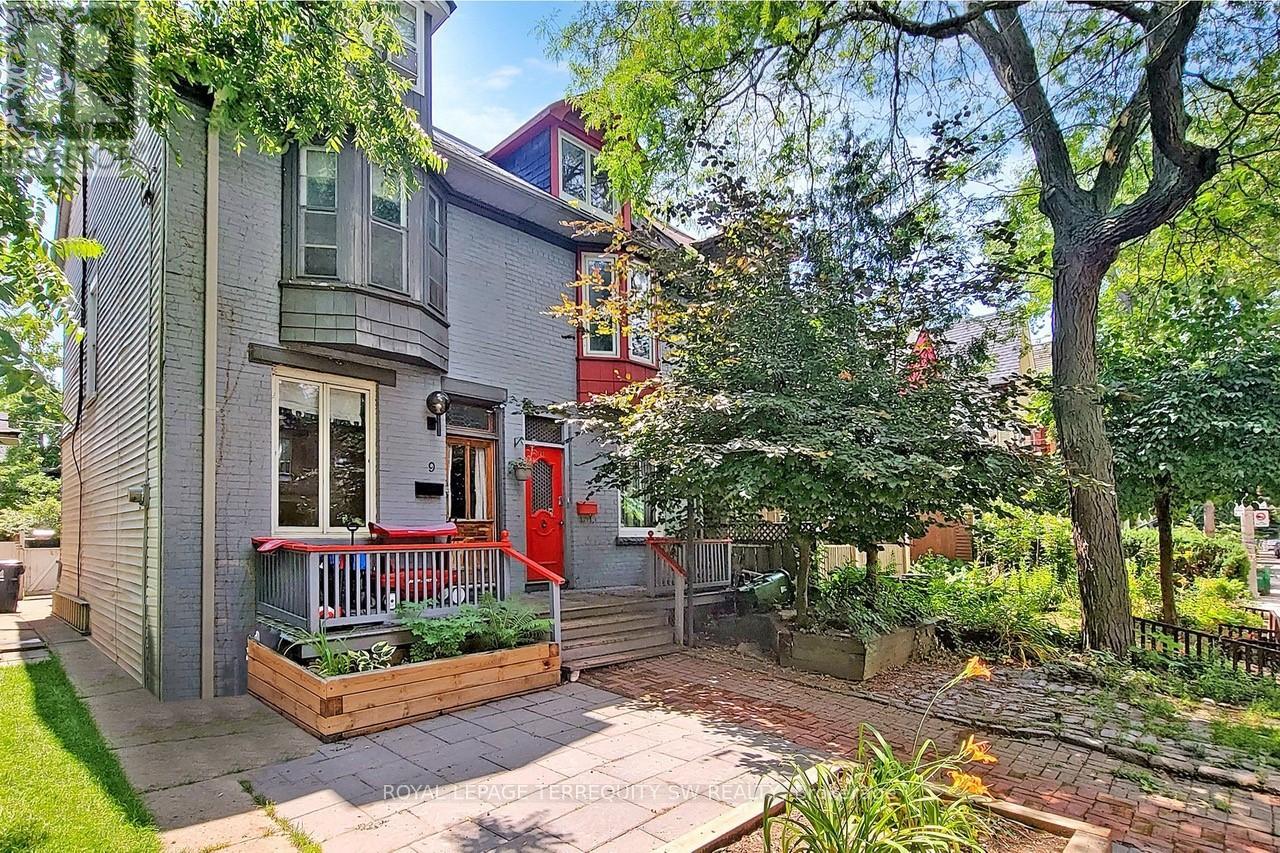 11 Olive Avenue, Toronto, Ontario  M6G 1T7 - Photo 2 - C12709528