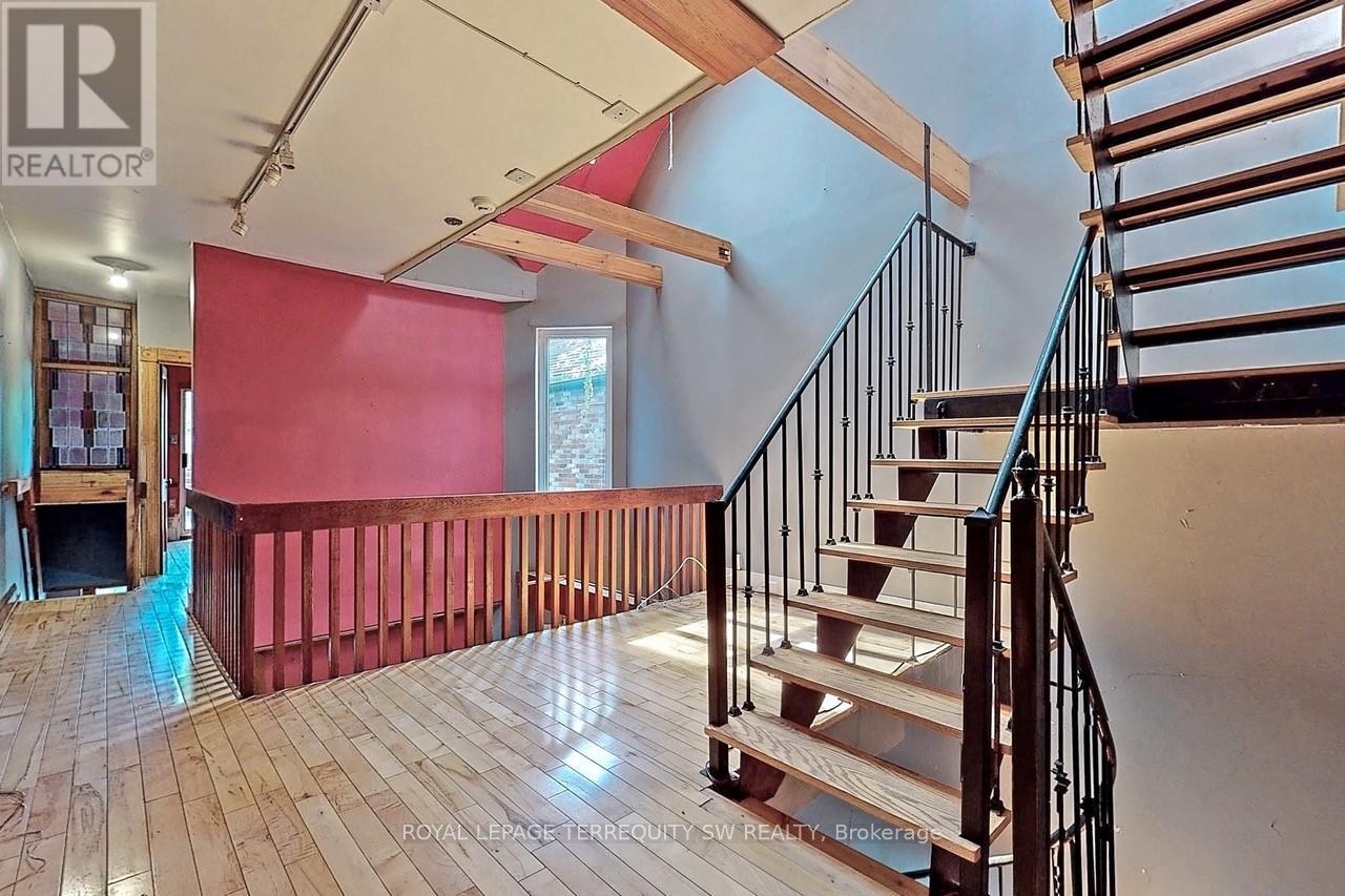 11 Olive Avenue, Toronto, Ontario  M6G 1T7 - Photo 20 - C12709528