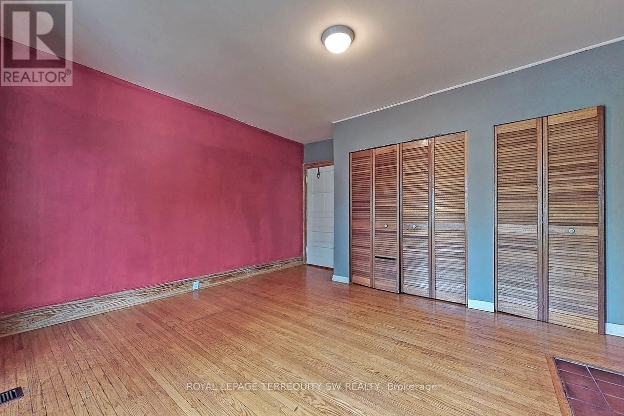 11 Olive Avenue, Toronto, Ontario  M6G 1T7 - Photo 24 - C12709528