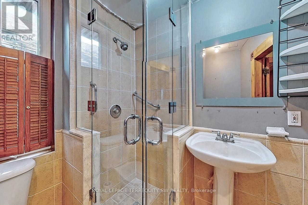 11 Olive Avenue, Toronto, Ontario  M6G 1T7 - Photo 30 - C12709528