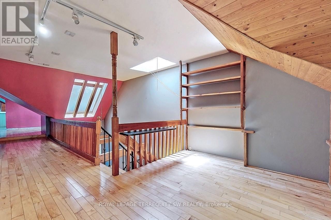 11 Olive Avenue, Toronto, Ontario  M6G 1T7 - Photo 32 - C12709528