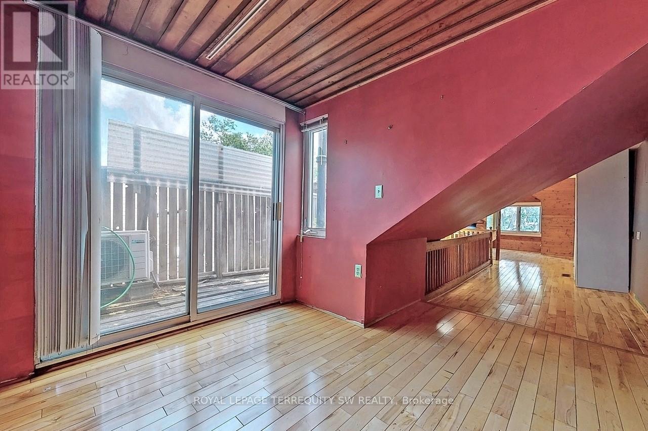 11 Olive Avenue, Toronto, Ontario  M6G 1T7 - Photo 37 - C12709528