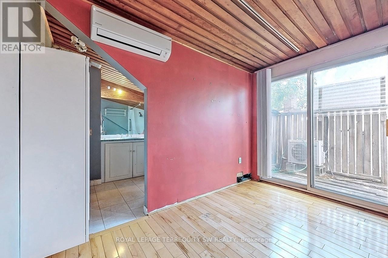 11 Olive Avenue, Toronto, Ontario  M6G 1T7 - Photo 38 - C12709528