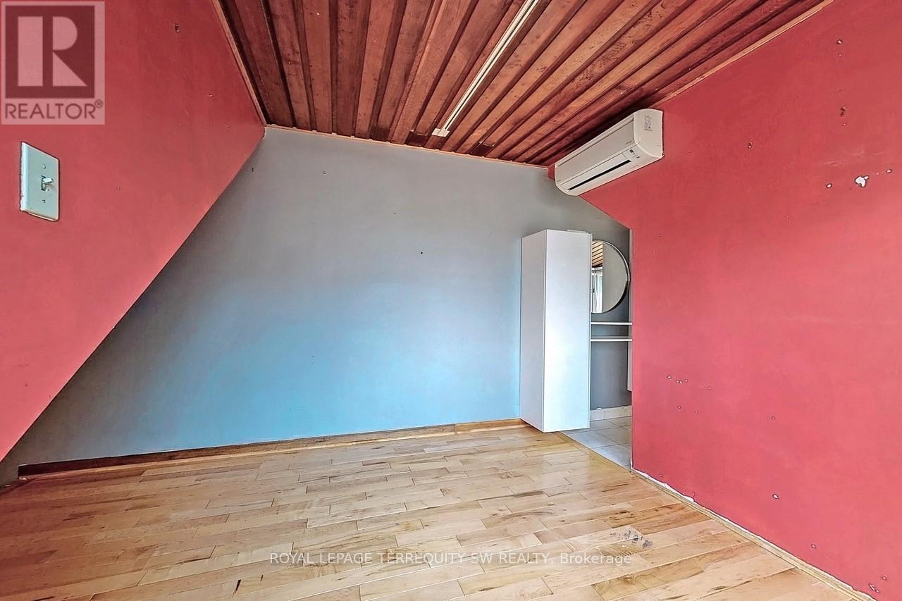 11 Olive Avenue, Toronto, Ontario  M6G 1T7 - Photo 39 - C12709528