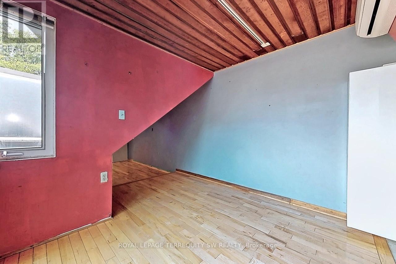 11 Olive Avenue, Toronto, Ontario  M6G 1T7 - Photo 40 - C12709528