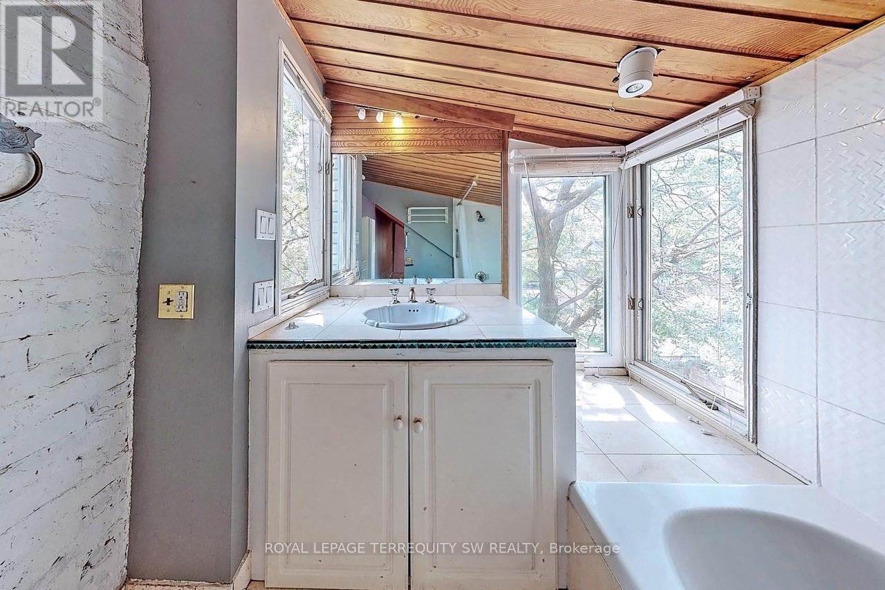 11 Olive Avenue, Toronto, Ontario  M6G 1T7 - Photo 42 - C12709528