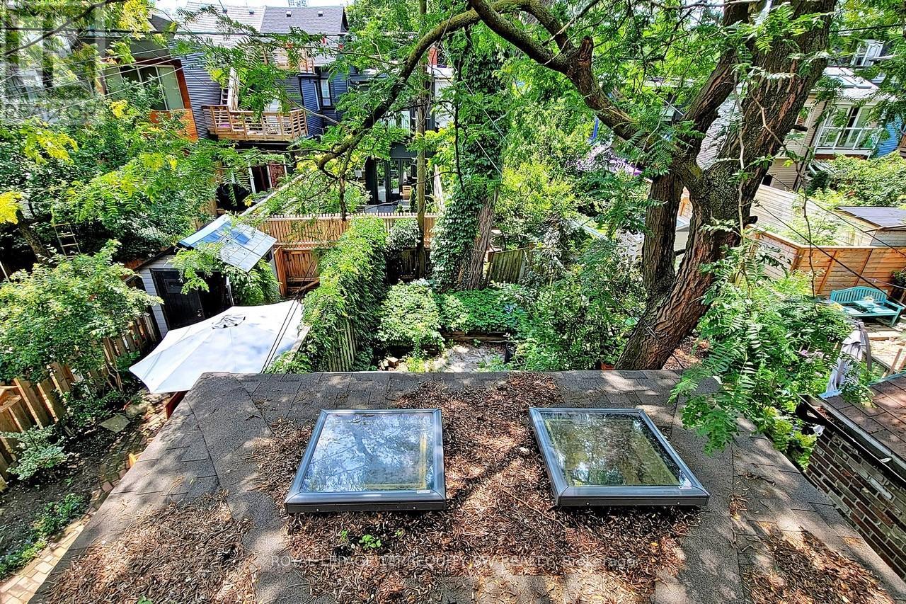 11 Olive Avenue, Toronto, Ontario  M6G 1T7 - Photo 44 - C12709528