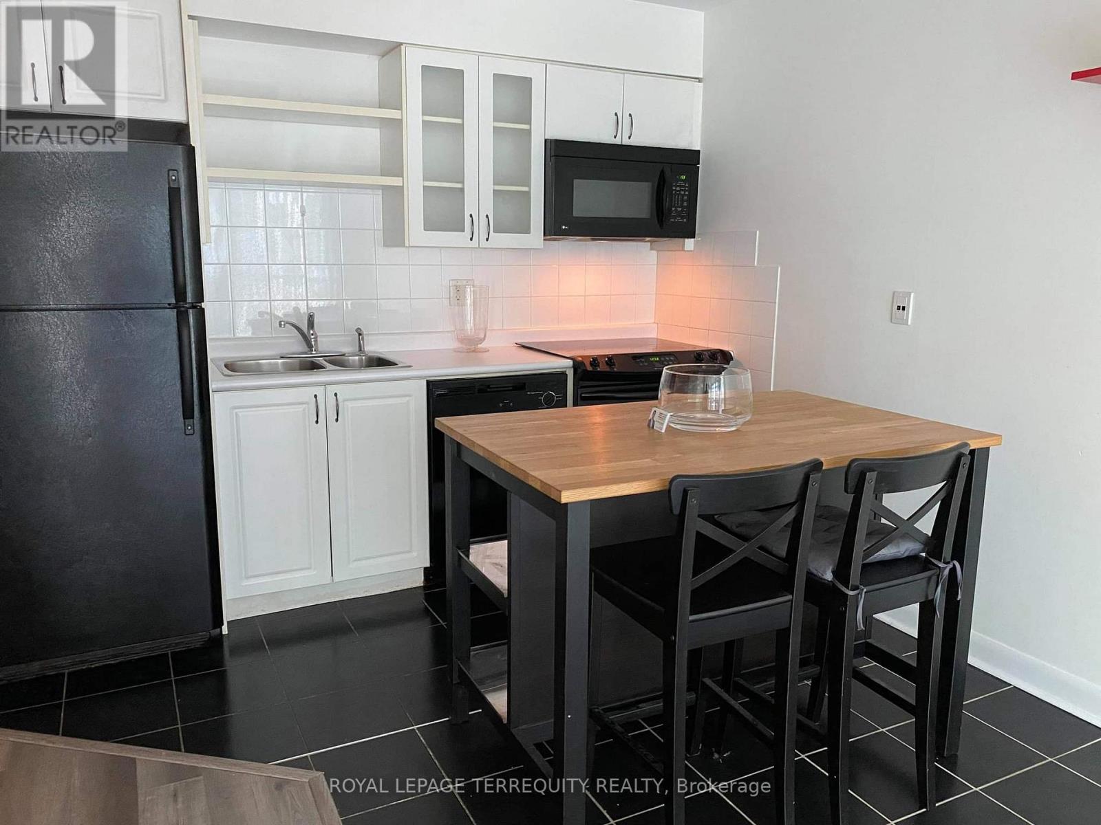 612 - 600 Fleet Street, Toronto, Ontario  M5V 1B7 - Photo 4 - C12709698