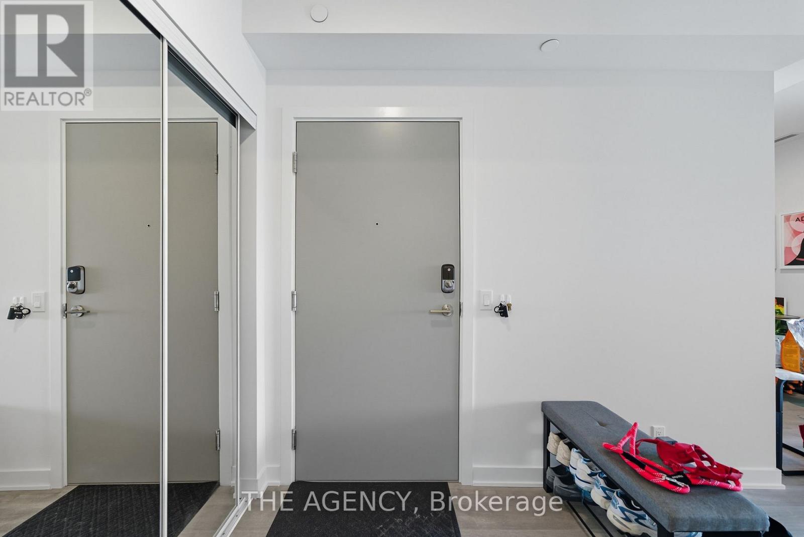 1411 - 30 Upper Mall Way, Vaughan, Ontario  L4J 0L7 - Photo 1 - N12709538