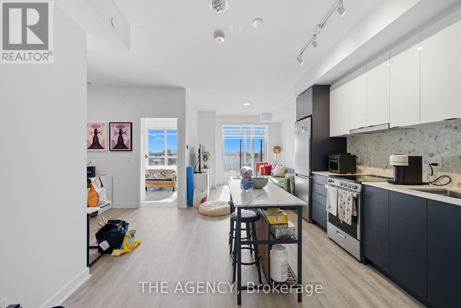 1411 - 30 Upper Mall Way, Vaughan, Ontario  L4J 0L7 - Photo 2 - N12709538